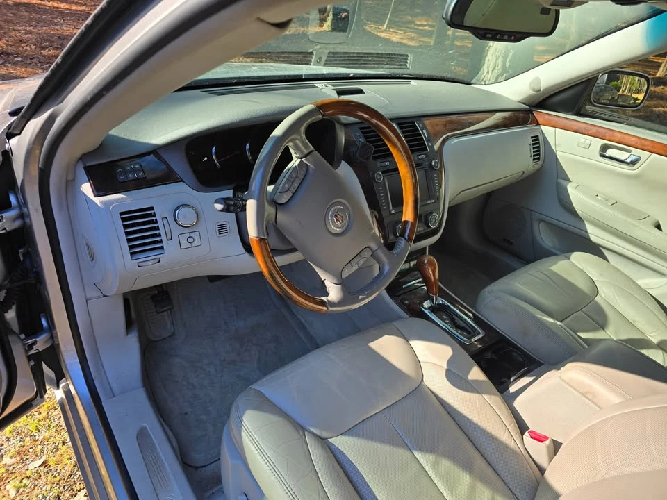 2006 Cadillac DTS - Image 16 of 18