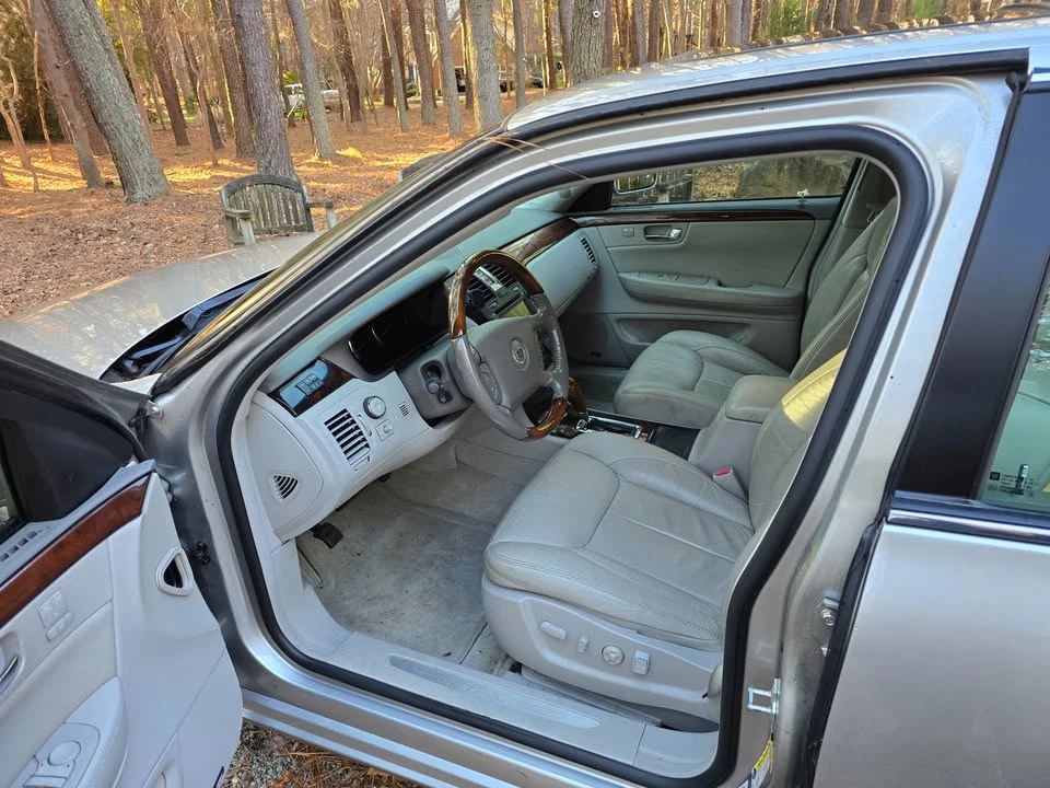 2006 Cadillac DTS - Image 2 of 18