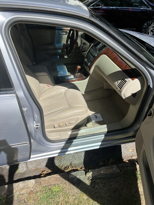 2006 Cadillac DTS - Image 14 of 21