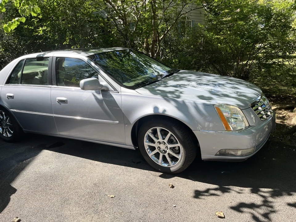 2006 Cadillac DTS - Image 2 of 21