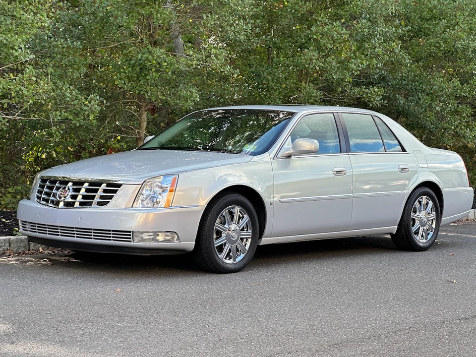 2006 Cadillac DTS - Image 2 of 31