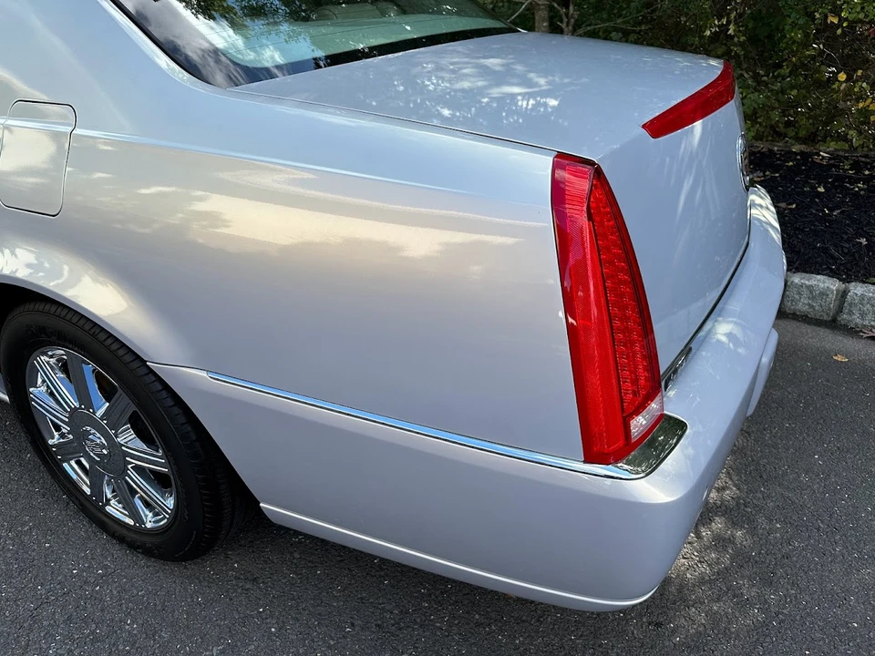 2006 Cadillac DTS - Image 29 of 31