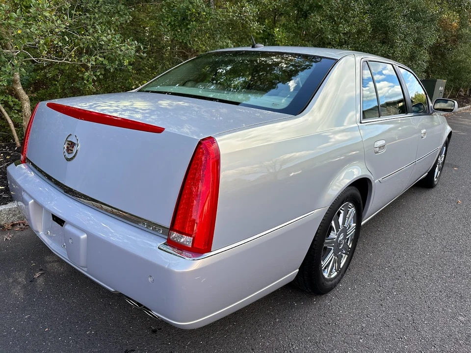 2006 Cadillac DTS - Image 11 of 31