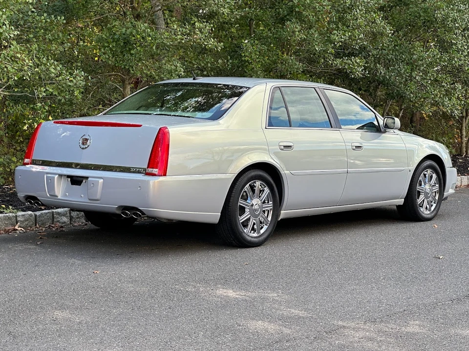 2006 Cadillac DTS - Image 8 of 31
