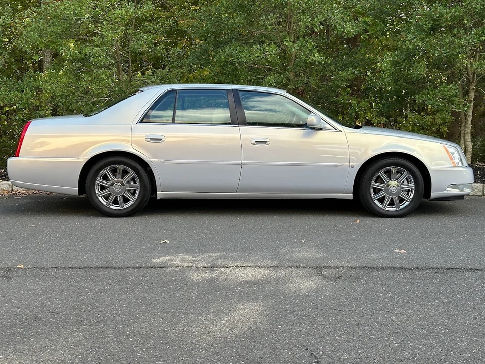 2006 Cadillac DTS - Image 7 of 31