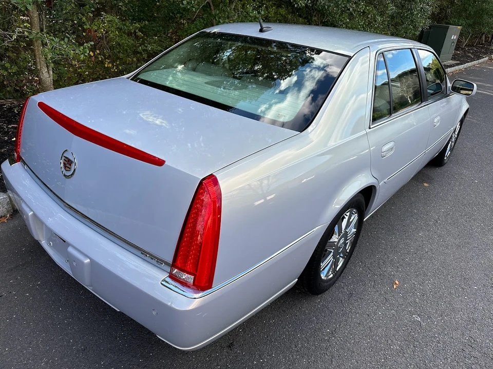 2006 Cadillac DTS - Image 10 of 31