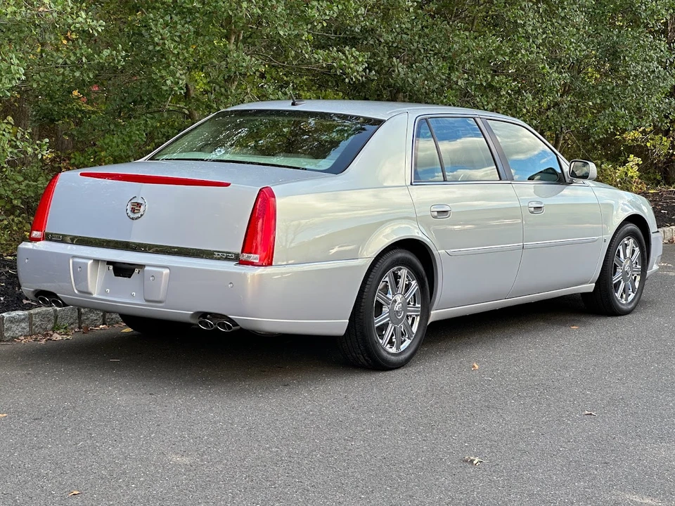 2006 Cadillac DTS - Image 9 of 31