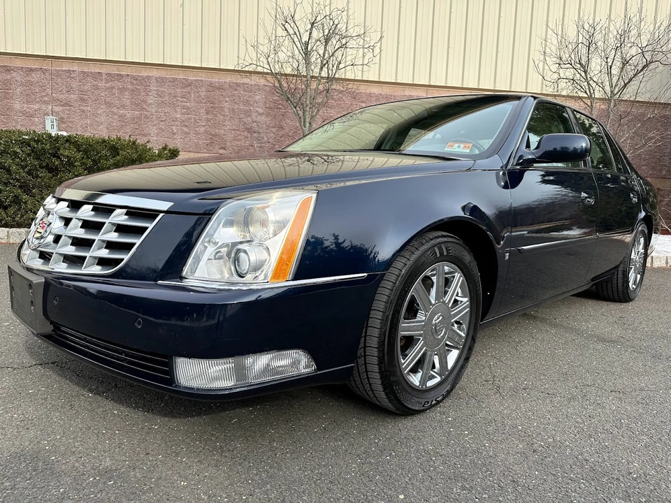 2006 Cadillac DTS - Image 2 of 31