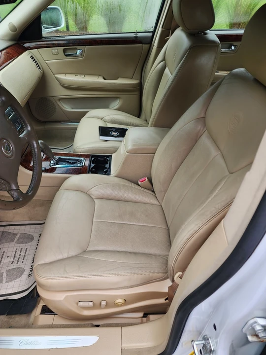 2006 Cadillac DTS - Image 10 of 12
