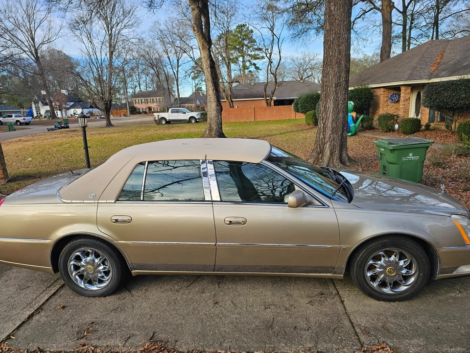 2006 Cadillac DTS - Image 3 of 12