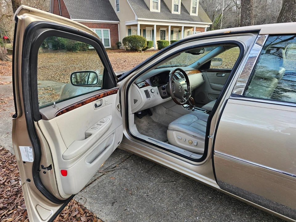 2006 Cadillac DTS - Image 8 of 12
