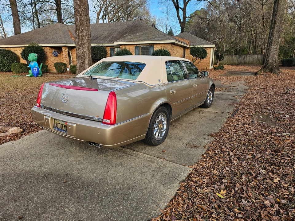 2006 Cadillac DTS - Image 11 of 12
