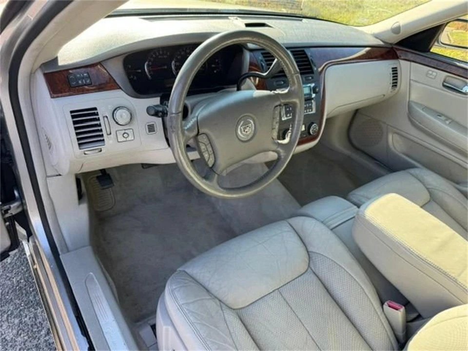 2006 Cadillac DTS - Image 10 of 22