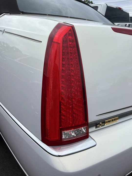 2006 Cadillac DTS - Image 24 of 31