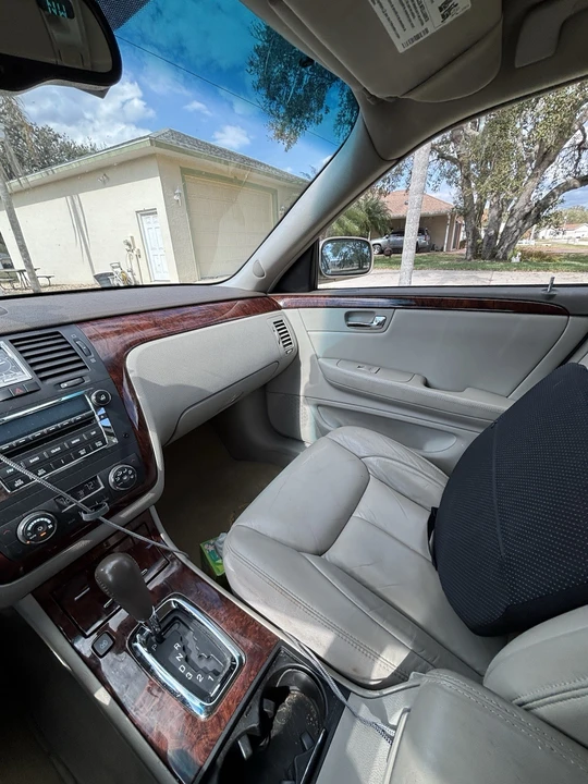 2006 Cadillac DTS - Image 9 of 10