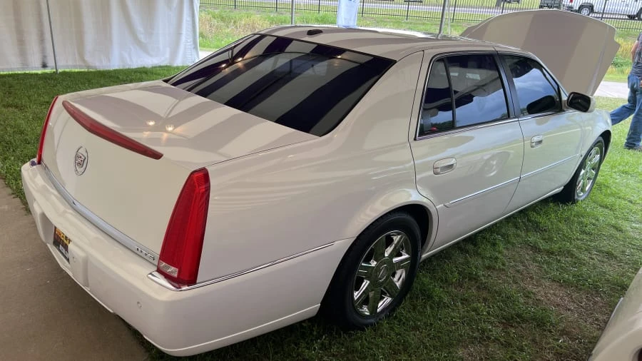 2006 Cadillac DTS - Image 2 of 5