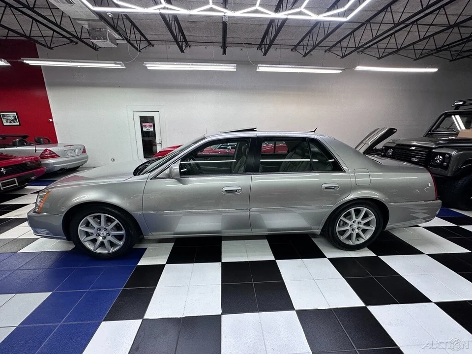 2006 Cadillac DTS - Image 19 of 21