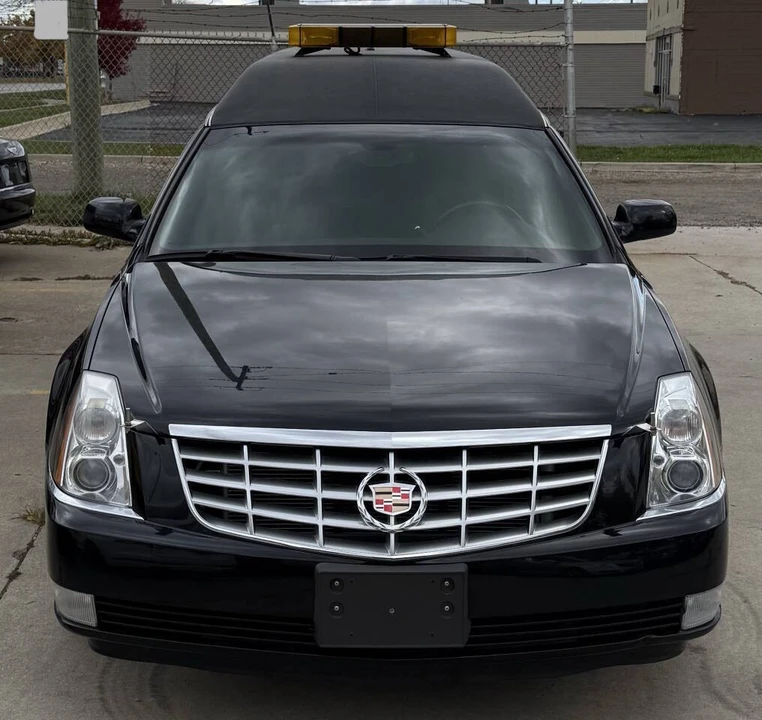 2006 Cadillac DTS - Image 2 of 21