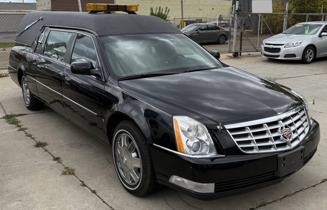 2006 Cadillac DTS - Image 3 of 21