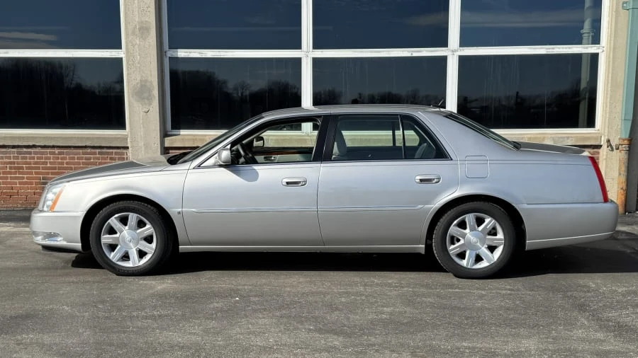 2006 Cadillac DTS - Image 2 of 12