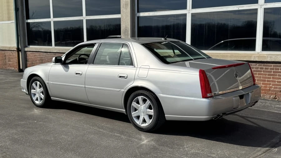 2006 Cadillac DTS - Image 3 of 12