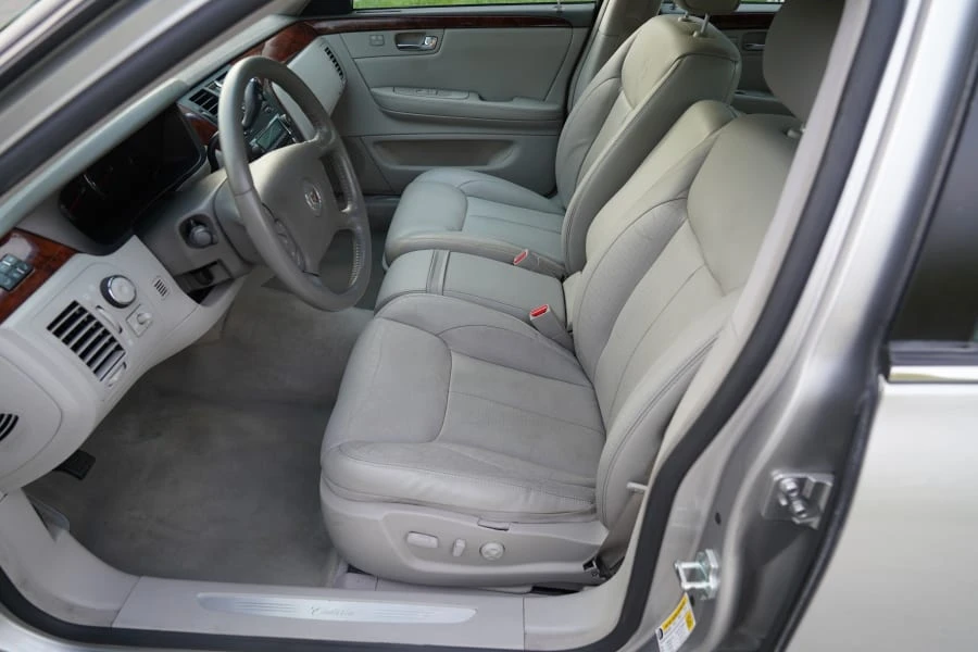 2006 Cadillac DTS - Image 11 of 23