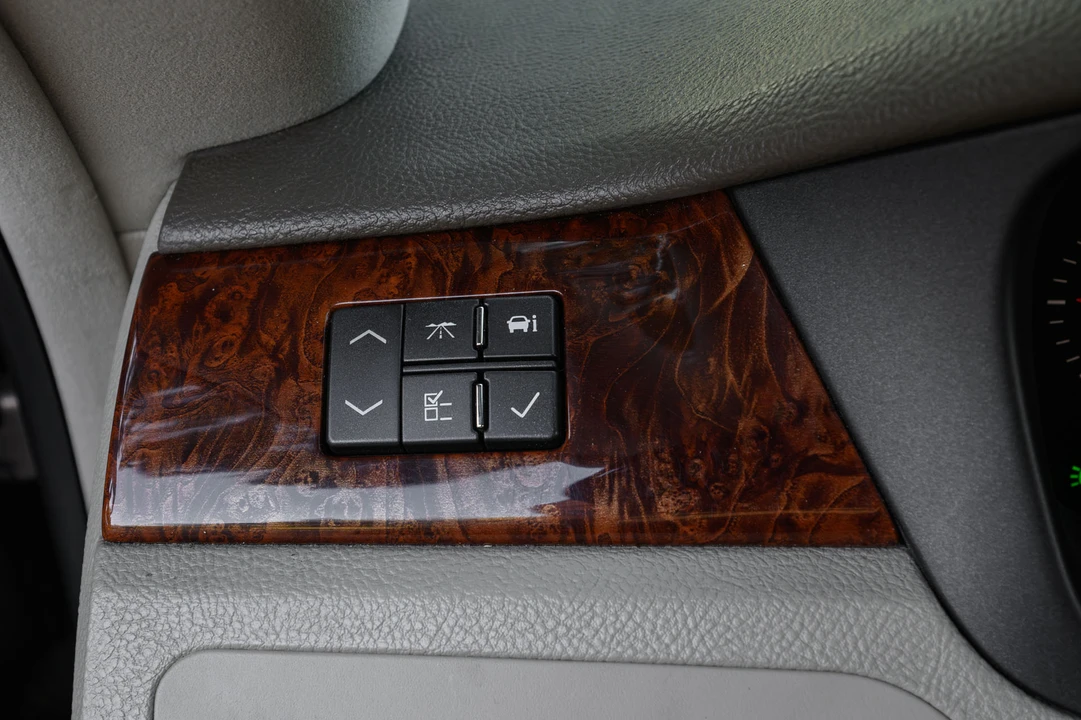 2006 Cadillac DTS - Image 26 of 31