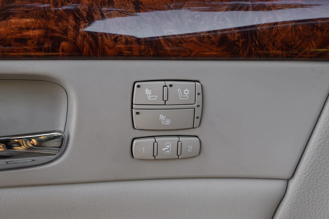 2006 Cadillac DTS - Image 27 of 31