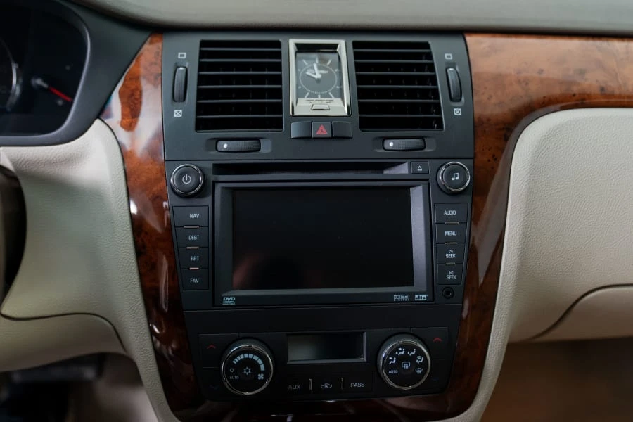 2006 Cadillac DTS - Image 21 of 31