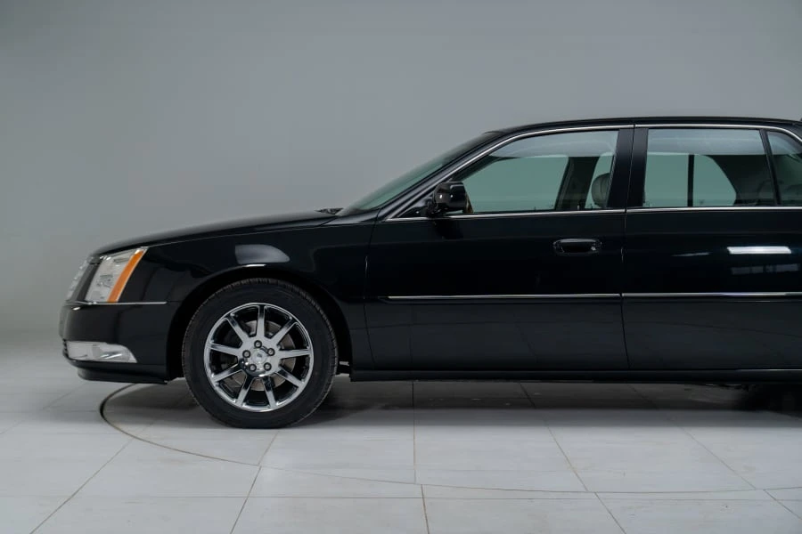2006 Cadillac DTS - Image 8 of 31