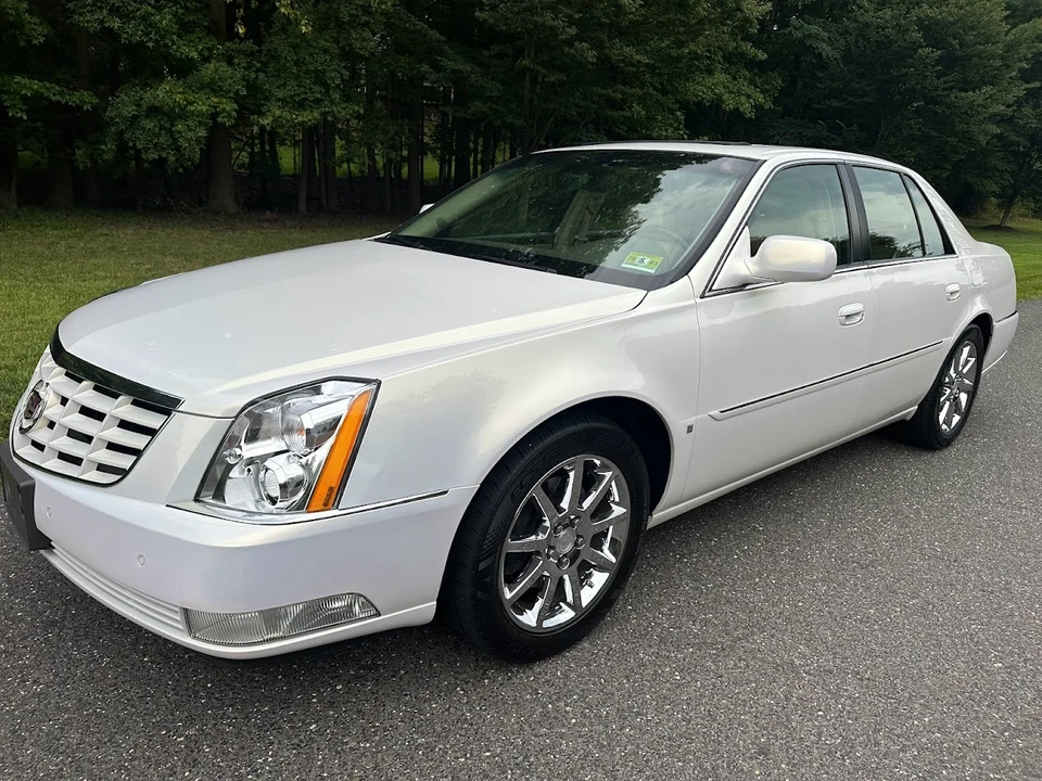 2006 Cadillac DTS - Image 2 of 31
