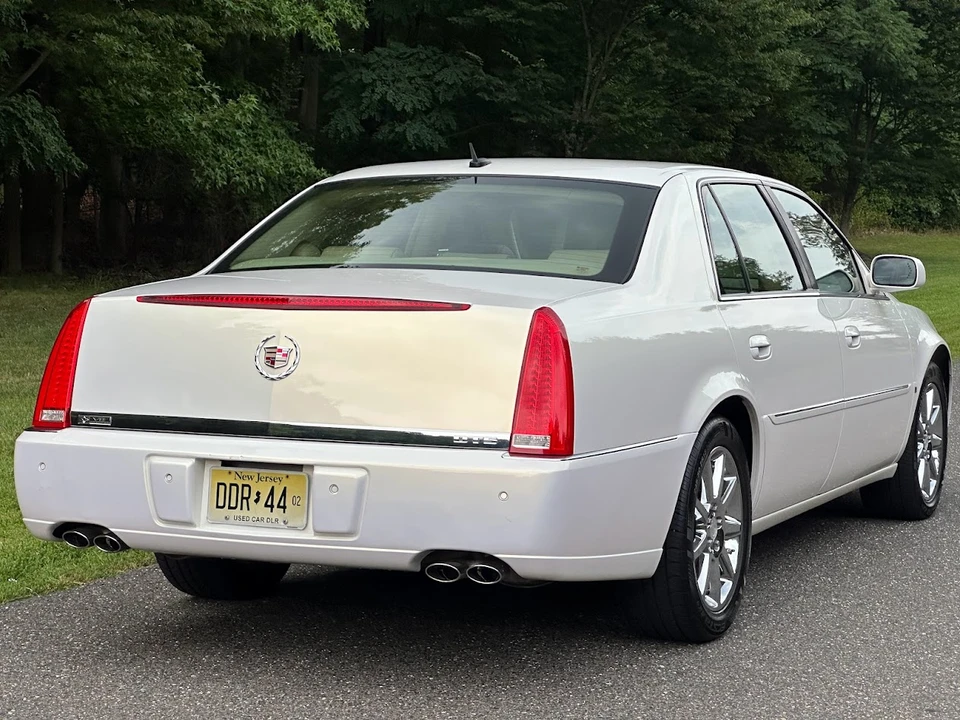 2006 Cadillac DTS - Image 15 of 31