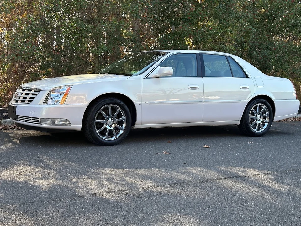 2006 Cadillac DTS - Image 2 of 31