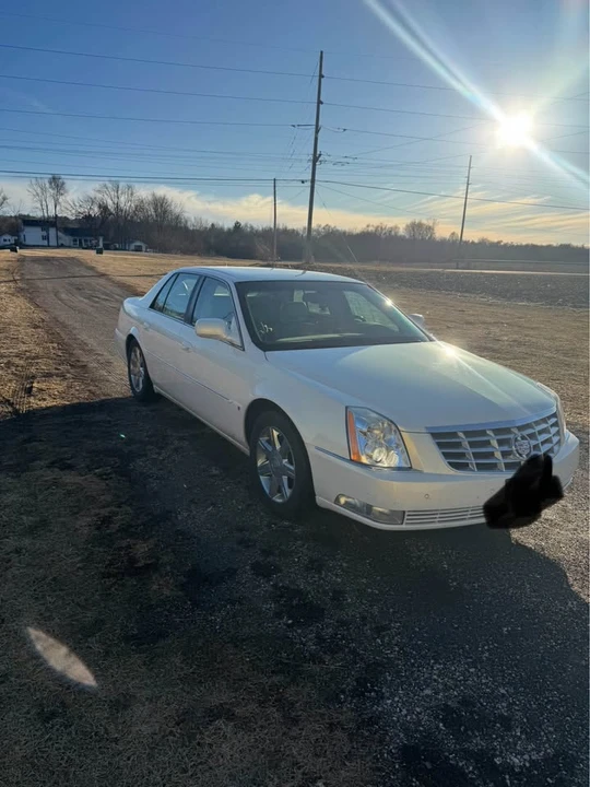 2006 Cadillac DTS - Image 2 of 4