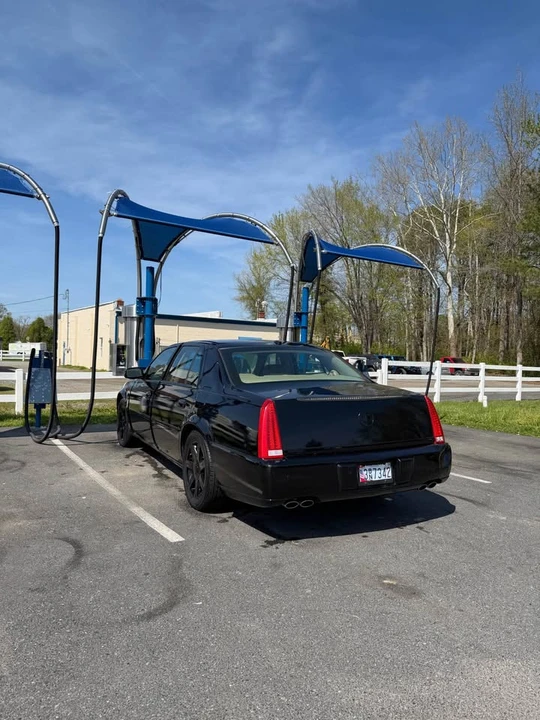2006 Cadillac DTS - Image 2 of 12