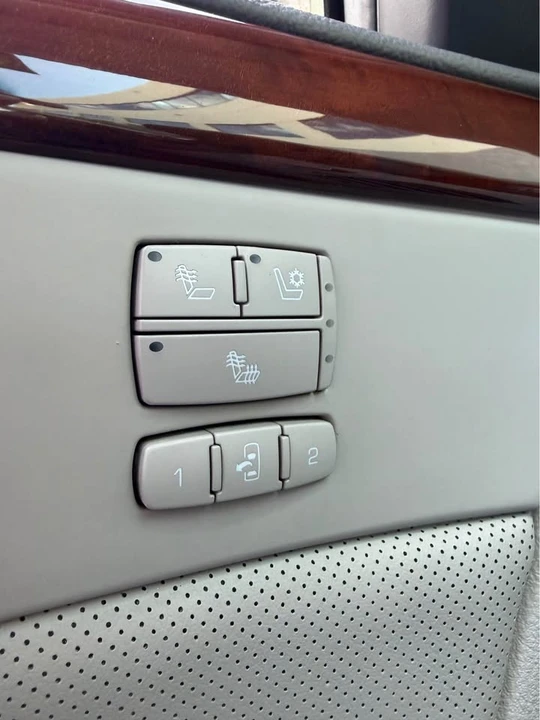 2006 Cadillac DTS - Image 13 of 20