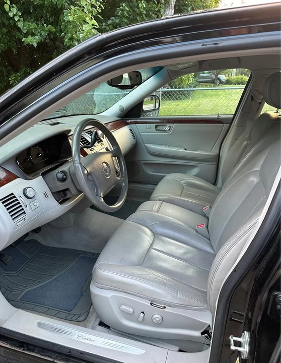 2006 Cadillac DTS - Image 3 of 5