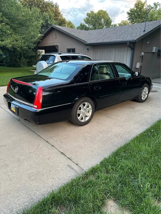 2006 Cadillac DTS - Image 2 of 5