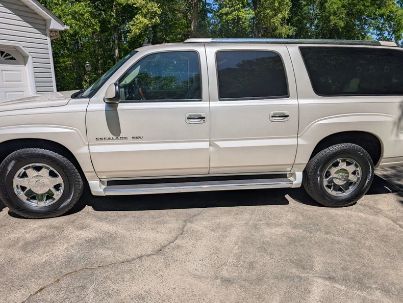 2006 Cadillac Escalade & EXT 2nd Gen - Image 2 of 13