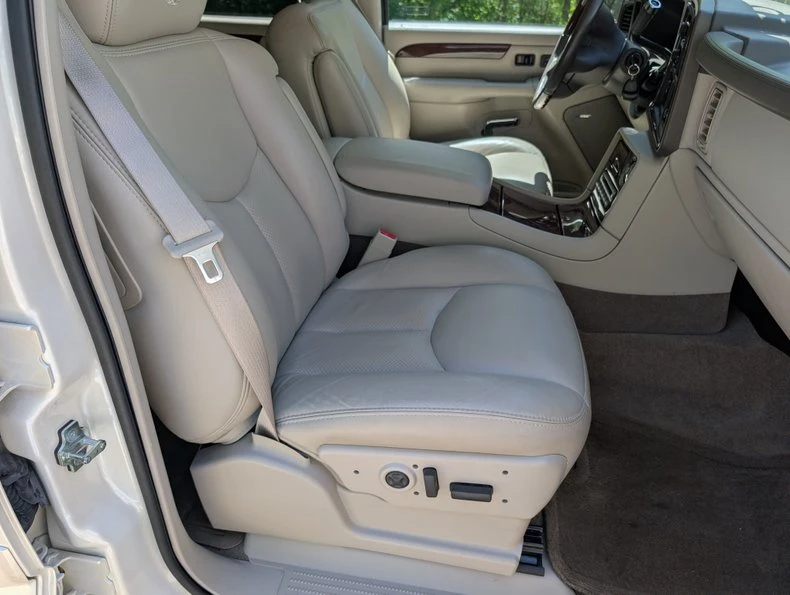 2006 Cadillac Escalade & EXT 2nd Gen - Image 11 of 13