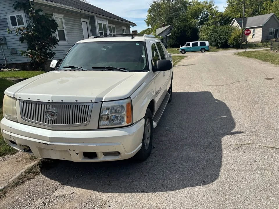 2006 Cadillac Escalade & EXT 2nd Gen - Image 2 of 8