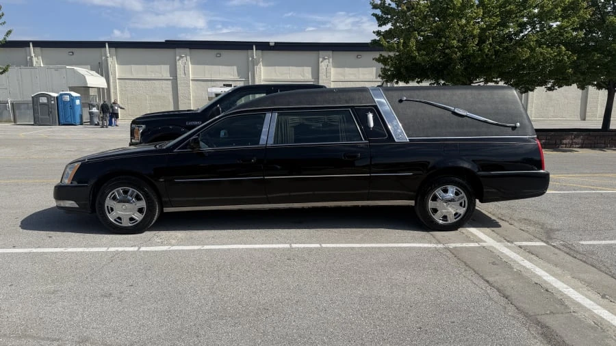 2006 Cadillac DTS - Image 2 of 9