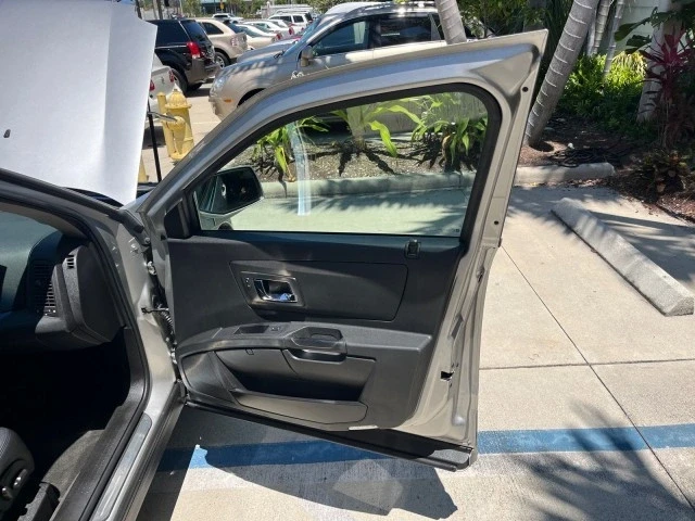 2006 Cadillac SRX - Image 12 of 21