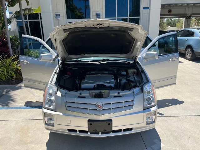 2006 Cadillac SRX - Image 17 of 21
