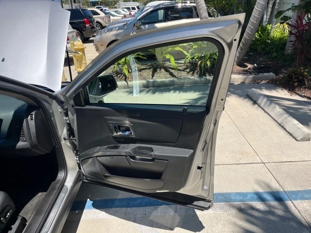 2006 Cadillac SRX - Image 12 of 21