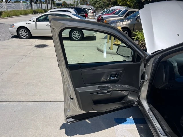 2006 Cadillac SRX - Image 10 of 21