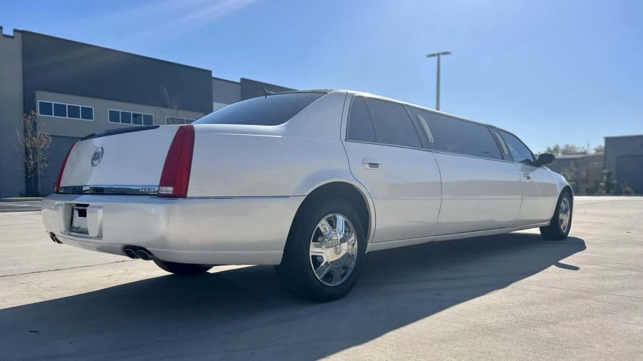 2006 Cadillac DTS - Image 3 of 15