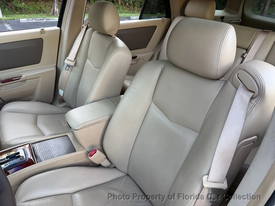 2006 Cadillac SRX - Image 8 of 12