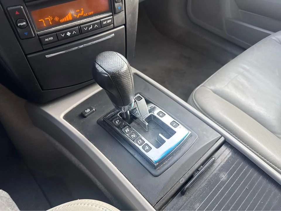 2006 Cadillac SRX - Image 9 of 13