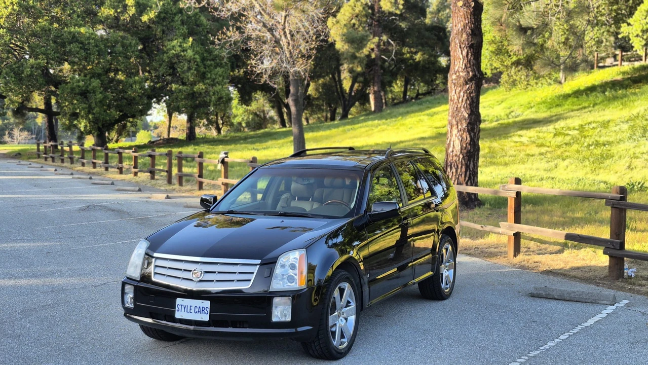 2006 Cadillac SRX - Image 2 of 31